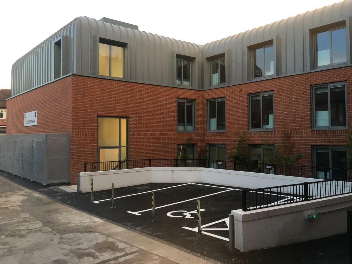 Cube Ealing Aparthotel Exterior photo
